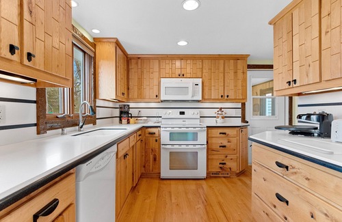 Sturgeon Bay House | Beautiful Door County, Sturgeon Bay Home. Fully stocked