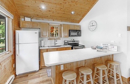 Kiel Cottage | Beautiful Fall Getaway. Lakefront Property ONLY 9.5 miles from Road America !