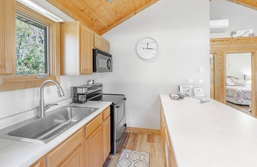 Kiel Cottage | Beautiful Fall Getaway. Lakefront Property ONLY 9.5 miles from Road America !