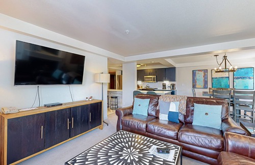 Steamboat Springs Condo | Beautiful family home steps from Steamboat Ski Resort with hot tubs & fast WiFi