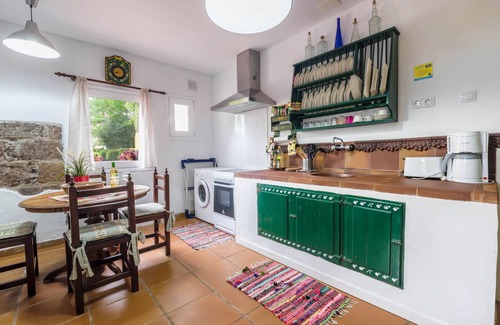 Tacoronte Apartment | Beautiful “Finca el Trazo” with Mountain View, Shared Garden, Terrace & Wi-Fi
