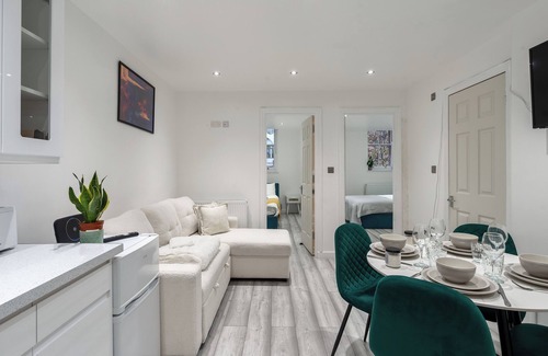 Stepney Green Apartment | Beautiful Flat in London- Close to Central London- Canary Wharf- London ExCel