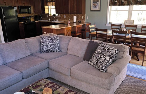 Albrightsville Ski Chalet | Beautiful four season chalet in lake community with WIFI, Central Air