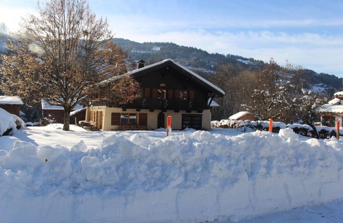 Saint-Gervais-les-Bains Ski Chalet | Beautiful old mountain chalet sleeping up to 12 people with mountain views