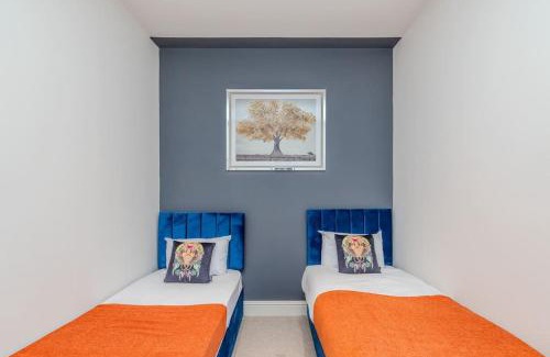 Seven Dials Apartment | Beautiful Garden Flat I Two Bedroom I Sleep 6 Guests