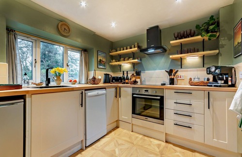 Bourton-on-the-Water Cottage | Beautifully presented holiday cottage in the Cotswolds - Holly Cottage