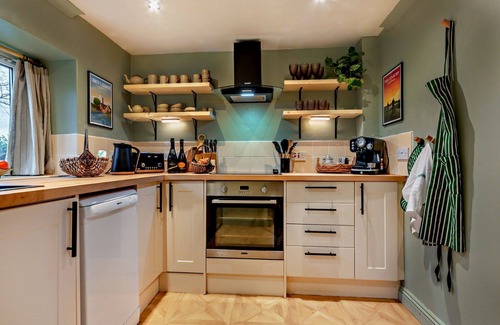 Bourton-on-the-Water Cottage | Beautifully presented holiday cottage in the Cotswolds - Holly Cottage