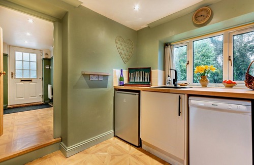 Bourton-on-the-Water Cottage | Beautifully presented holiday cottage in the Cotswolds - Holly Cottage