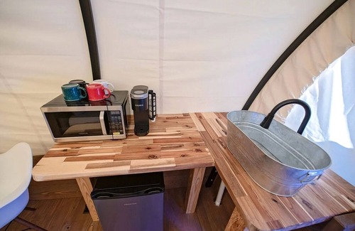 Benton House | Beautiful Glamping Wagon Great for Outdoor Adventures in Tennessee