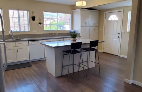 Glendale House | Beautiful Glendale home close to all.