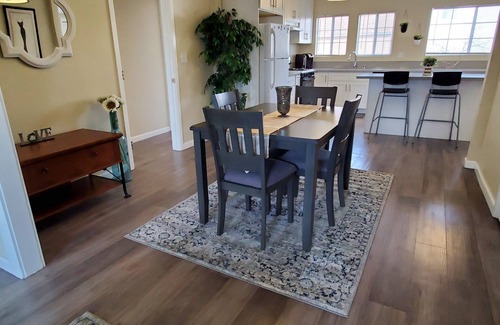 Glendale House | Beautiful Glendale home close to all.