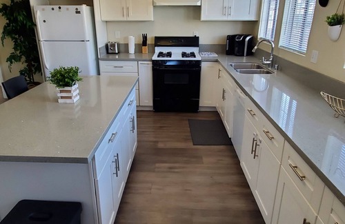 Glendale House | Beautiful Glendale home close to all.