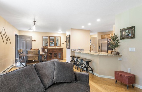 Edwards Condo | Beautiful Ground-level Condo, Hot tub, Pool Minutes to Arrowhead Ski Resort