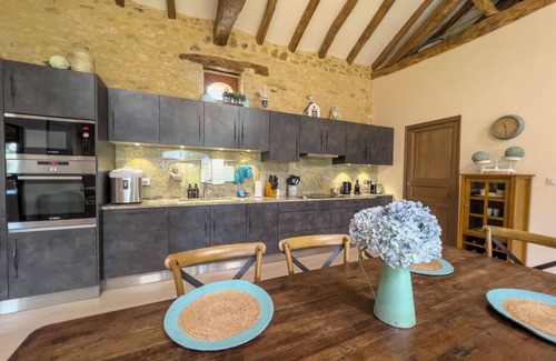 Siorac-en-Perigord Cottage | Beautiful guesthouse on the banks of the Dordogne River in a tranquil setting