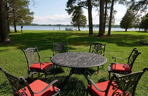 Grimstead House | Beautiful Gwynn’s Island Waterfront Home