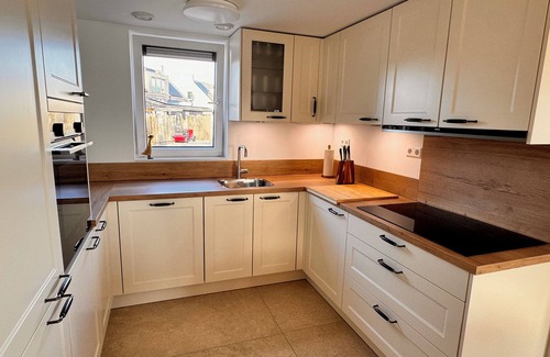 Sint Maarten House | Beautiful high-quality bungalow on one of the wheels on our park