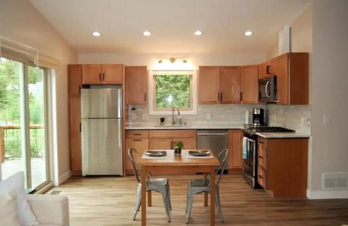 Rabbit Creek Apartment | Beautiful Hillside-Guest House