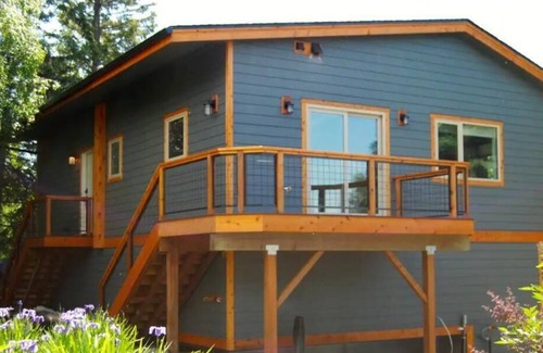 Rabbit Creek Apartment | Beautiful Hillside-Guest House