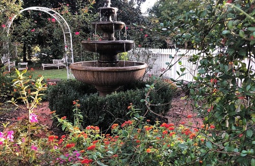 Eatonton House | Beautiful historic Antebellum home, 1.5 acres, close to Lake Oconee, Sinclair