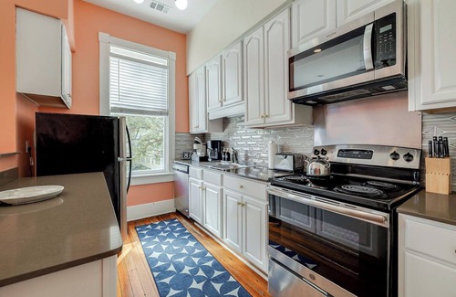 Historic Downtown Savannah House | Beautiful Historic Home close to Downton/Forsyth park/Restaurants/Riverwalk