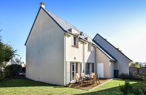 Port-en-Bessin-Huppain House | Beautiful home in Port-en-Bessin with 4 Bedrooms and WiFi