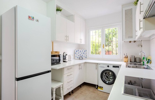 Torremolinos House | Beautiful Holiday Home “Casa Beramendi” with Wi-Fi