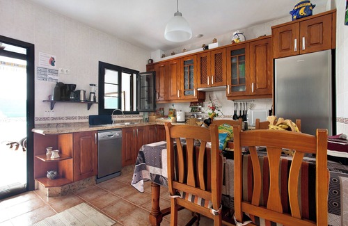 Tinajo House | Beautiful Holiday Home “Casa Lancelot” with Sea View, Mountain View, Wi-Fi