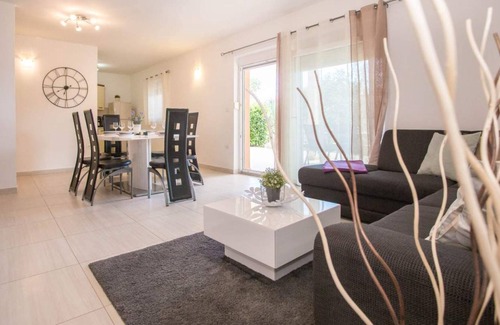 Pavicini Villa | Beautiful holiday house with a newly built swimming pool near Duga Uvala