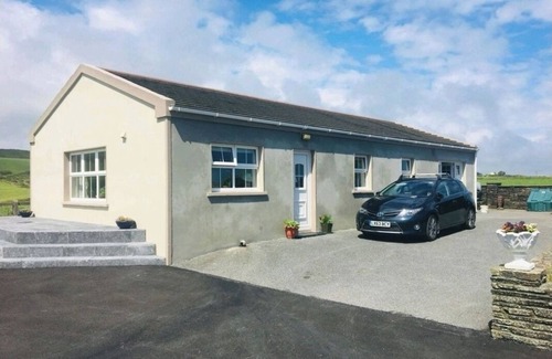 Castletownsend House | Beautiful Home above Sandycove Beach! Fishing, Bird Watching, Walking, Swimming!