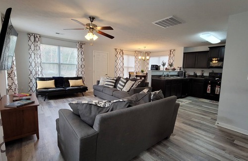 Antioch House | Beautiful Home Conveniently Located