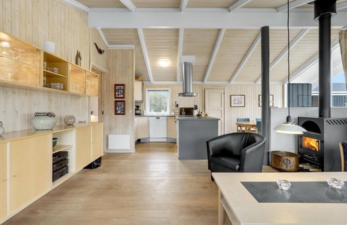 Aalbaek House | Beautiful home in ålbæk with kitchen