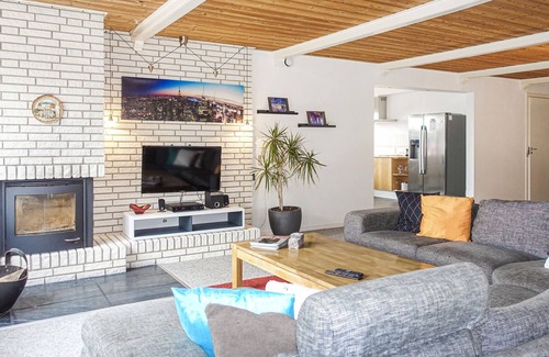 Allinge House | Beautiful home in Allinge with WiFi