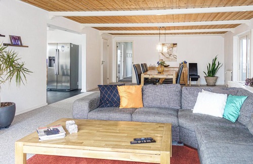 Allinge House | Beautiful home in Allinge with WiFi