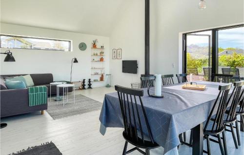 Sandvig House | Beautiful Home In Allinge With Kitchen
