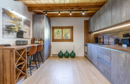 Gospic House | Beautiful home in Barlete with WiFi