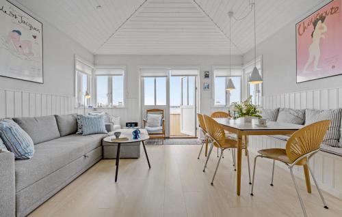 Hvalpsund House | Beautiful Home In Farsø With Wifi