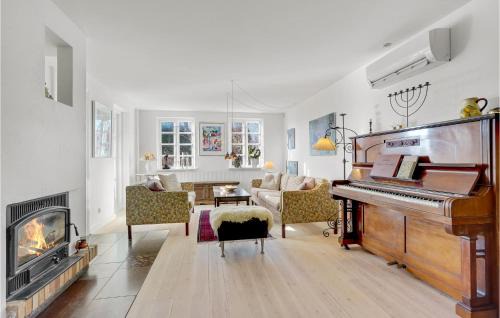 Farso House | Beautiful Home In Farsø With Wifi
