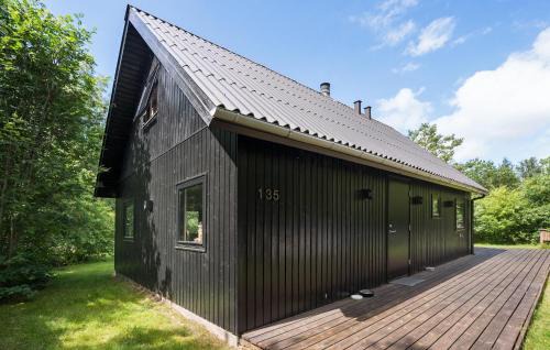 Skygge House | Beautiful Home In Give With Kitchen