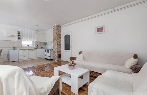 Gospic House | Beautiful home in Debelo Brdo I