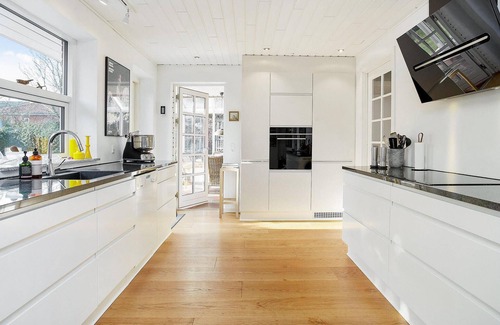 Boeslum House | Beautiful home in Juelsminde with house sea view