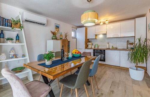 Kavran House | Beautiful home in Kavran with kitchen