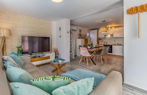 Kavran House | Beautiful home in Kavran with kitchen