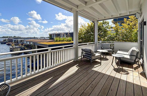 Loosdrecht House | Beautiful home in Loosdrecht with WiFi