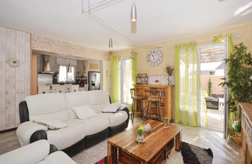 Maubec House | Beautiful Home In Maubec