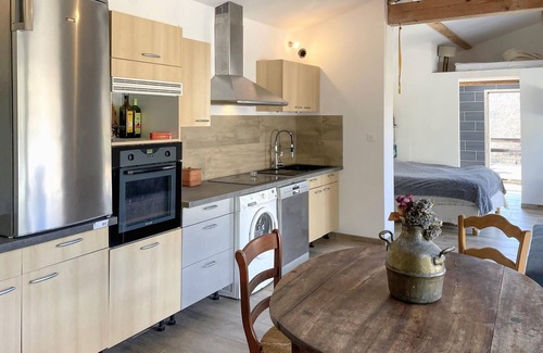 Mercuer House | Beautiful home in Mercuer with WiFi