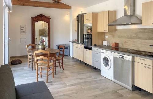 Mercuer House | Beautiful home in Mercuer with WiFi