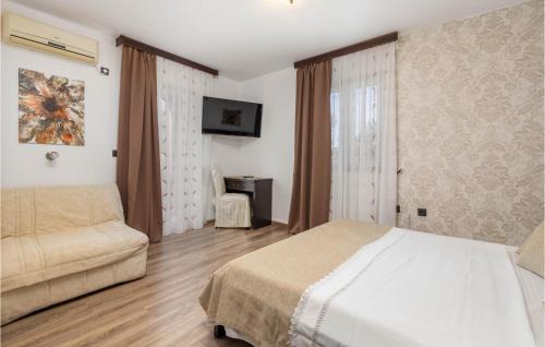 Metajna House | Beautiful Home In Metajna With Wifi