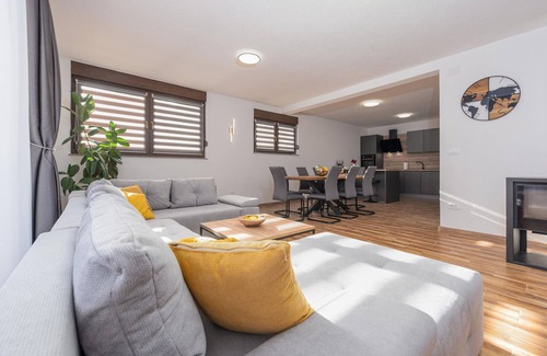 Gospic House | Beautiful home in Musaluk