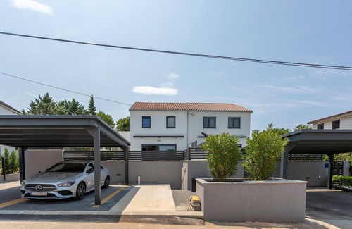 Njivice House | Beautiful home in Njivice with kitchen