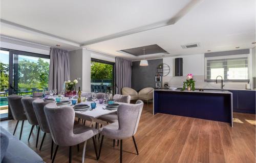 Opric House | Beautiful Home In Opric With Wifi